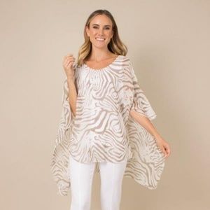 White and biege tiger print top S(8-10)